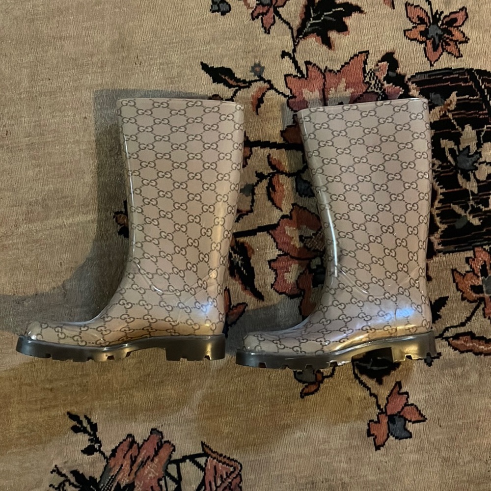 Worn once, great condition!